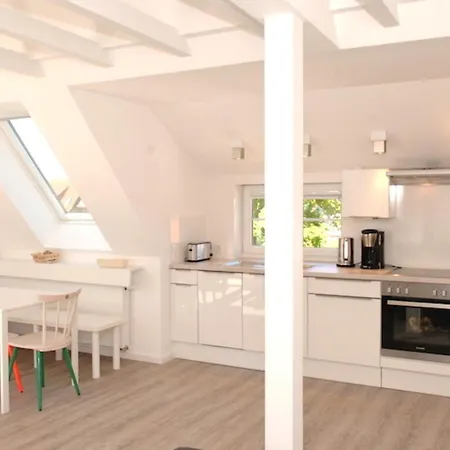 Haus Flora - Golden Knoepke ג'וסט